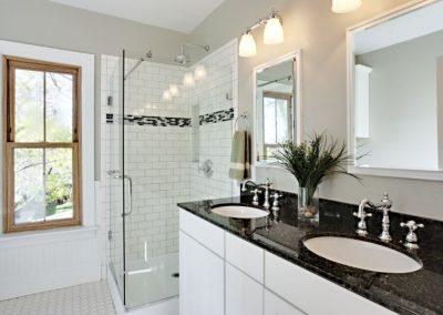 Black and White Elegant Bathroom Toowoomba